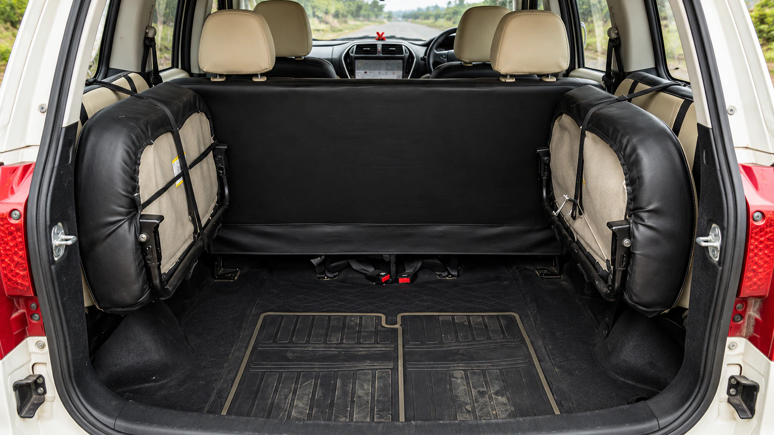 Mahindra Bolero Neo Plus interior