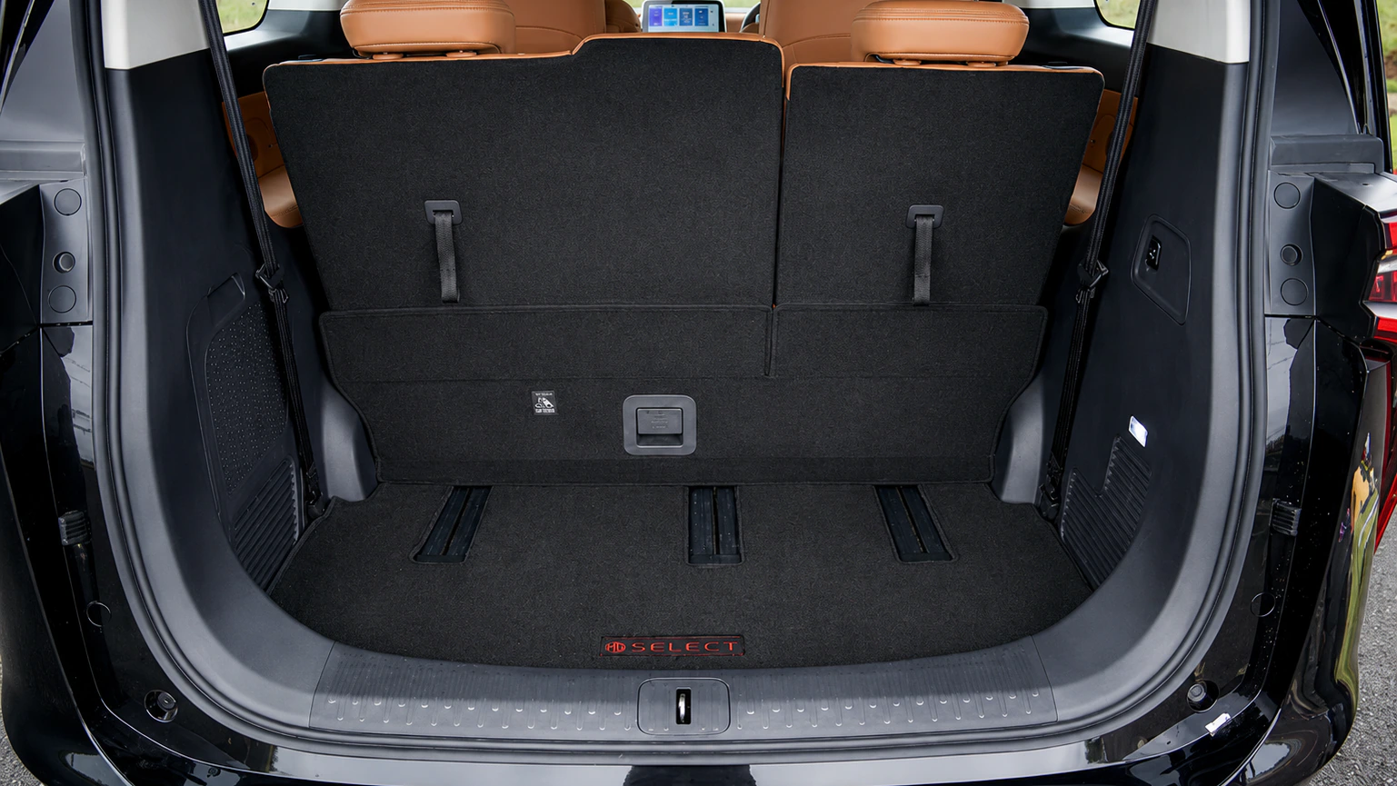 MG M9 interior